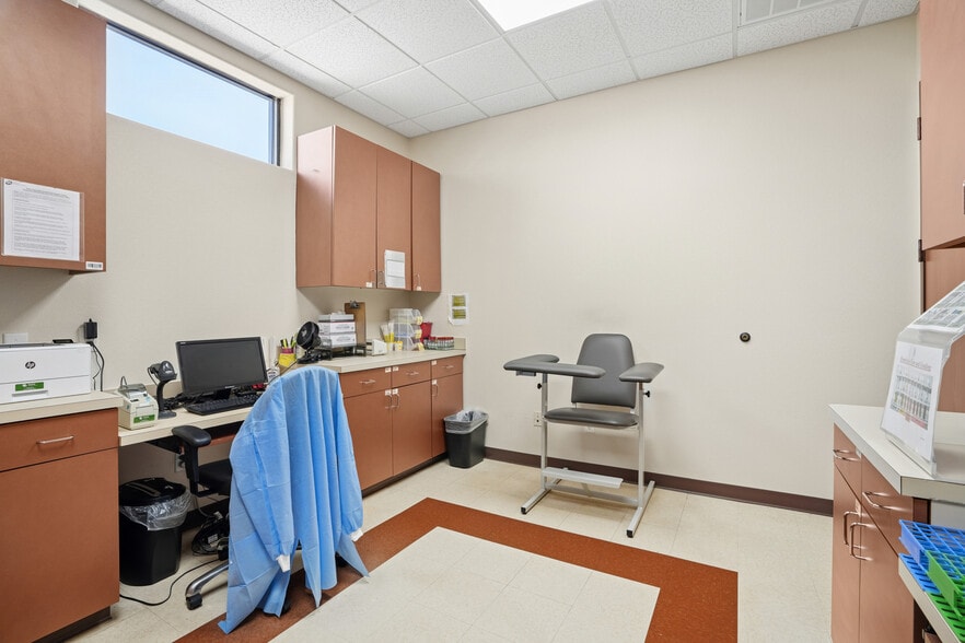 More Photos Of 11706 Fallbrook Dr, Houston Medical For Lease