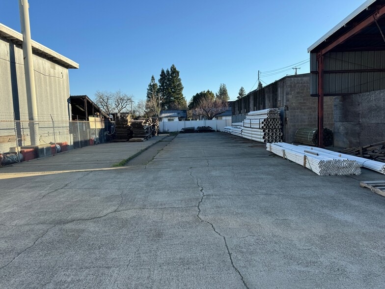 More Photos Of 11 E Abbey St, Winters Warehouse For Sale