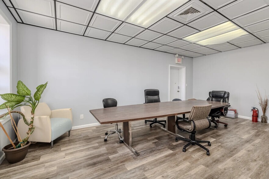 More Photos Of 1551 Kellum Pl, Mineola Office For Sale