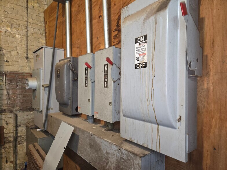 More Photos Of 349 Meserole St, Brooklyn Industrial For Sale