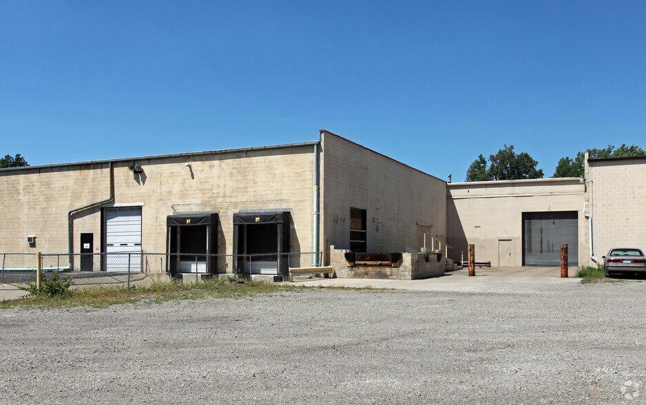 More Photos Of 7325 Douglas Rd, Lambertville Warehouse For Lease