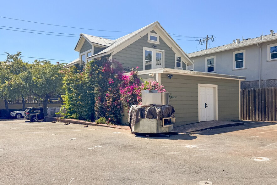 More Photos Of 5874 Doyle St, Emeryville Office For Sale