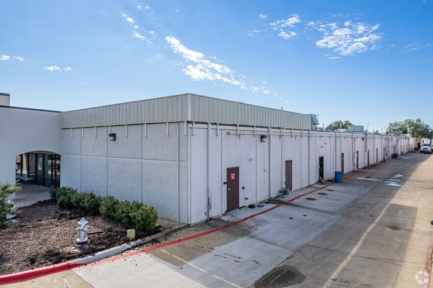 More Photos Of 200-238 W Campbell Rd, Richardson General Retail For Sale