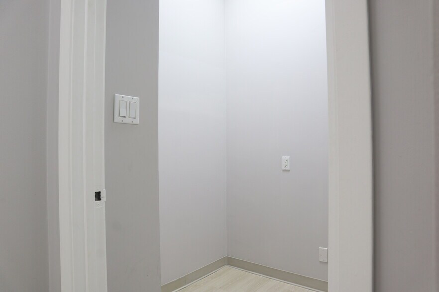More Photos Of 2120 Eglinton Ave W, Toronto Office For Lease