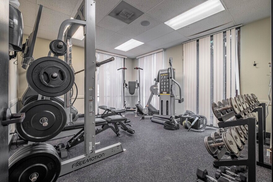 More Photos Of 550 N Golden Circle Dr, Santa Ana Office For Lease