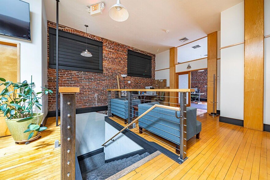 More Photos Of 139 E Main St, Ashland Office Residential For Lease