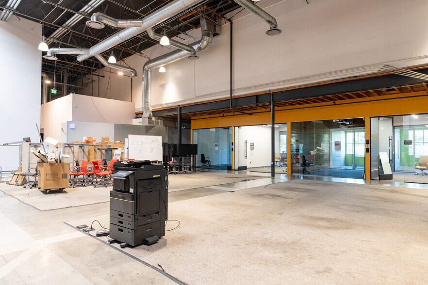 More Photos Of 2710 Media Center Dr, Los Angeles Research And Development For Lease