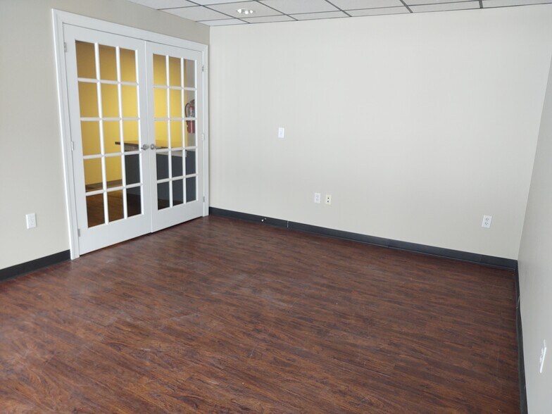 More Photos Of 195 Willow St, Reinholds Medical For Lease
