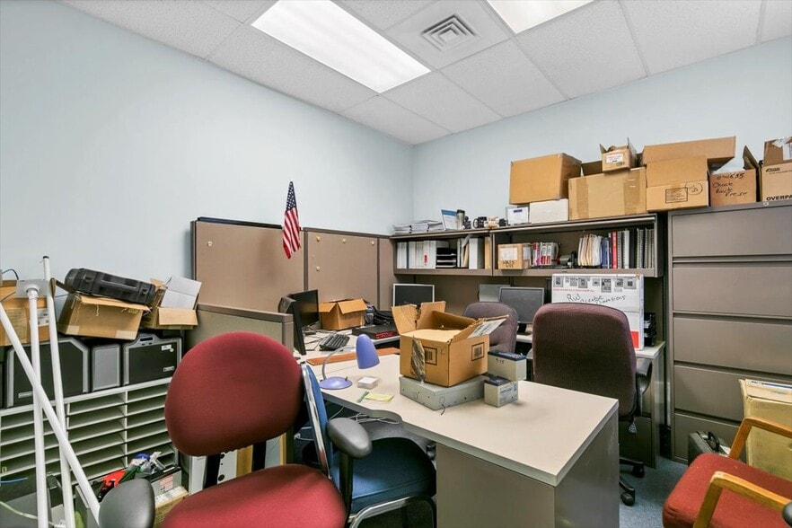 More Photos Of 118 Quinnipiac Ave, North Haven Warehouse For Lease