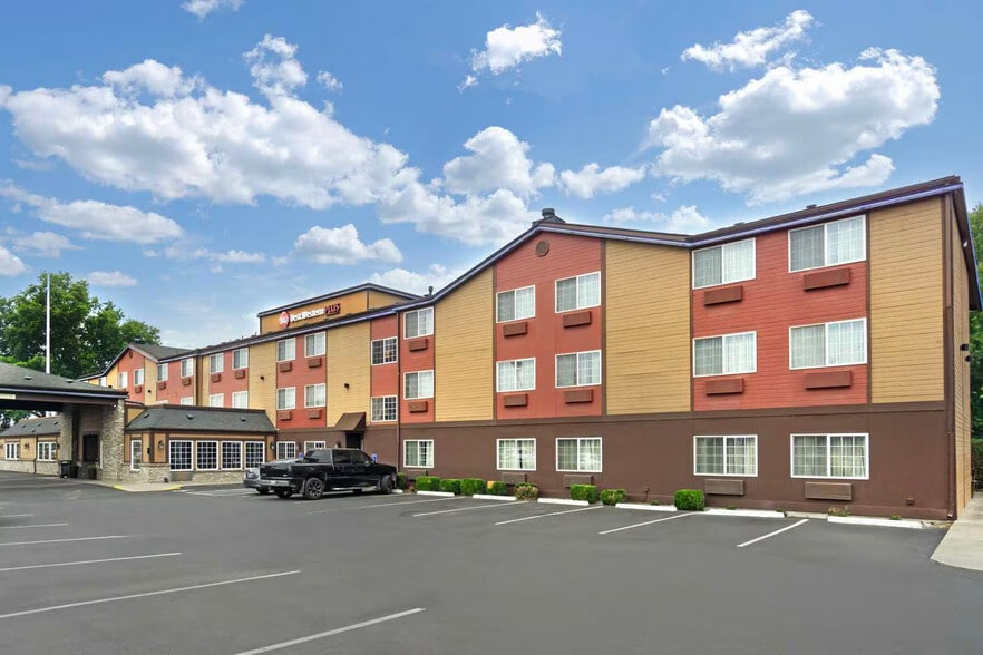Primary Photo Of 1614 N 1st St, Yakima Hotel For Sale