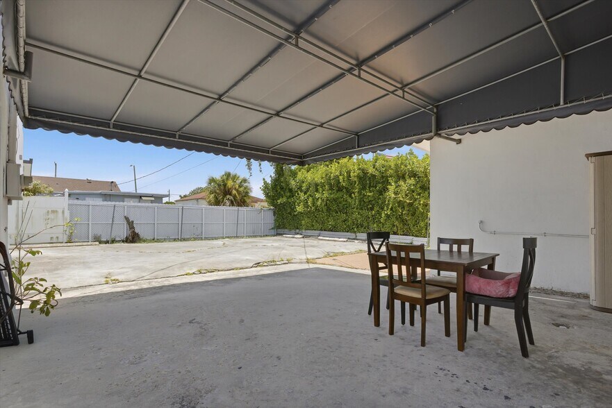 More Photos Of 3240 NW 7th St, Miami Office For Sale