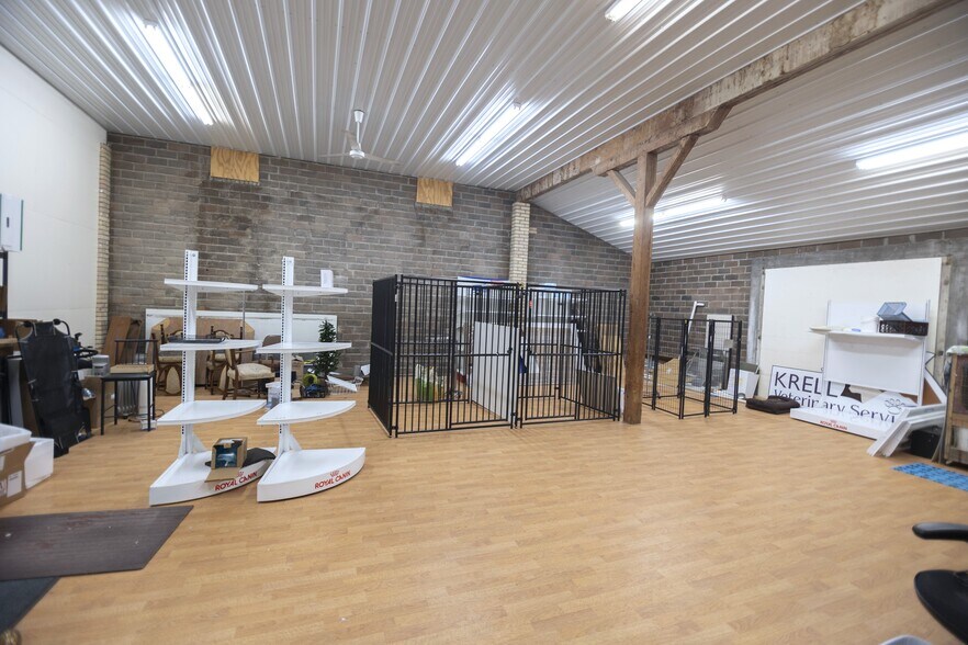 More Photos Of 105 Ash Ave NE, Wadena Veterinarian Kennel For Sale