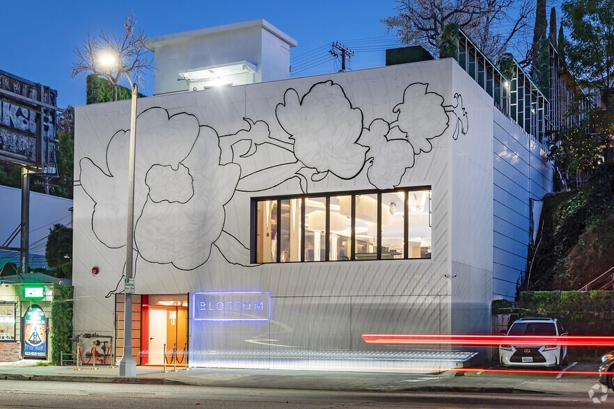 Primary Photo Of 11150 Ventura Blvd, Studio City Restaurant For Sale