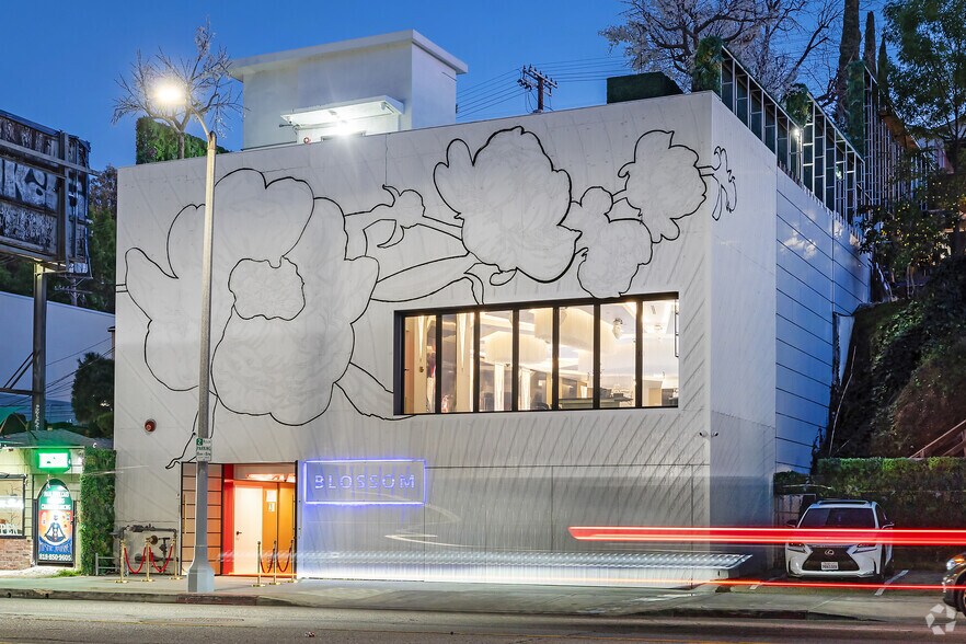 More Photos Of 11150 Ventura Blvd, Studio City Restaurant For Sale