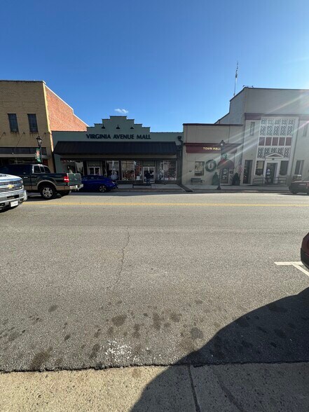 More Photos Of 320 Virginia Ave, Clarksville Specialty For Sale