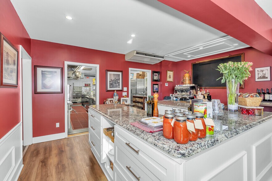 More Photos Of 135 York St SE, Aiken Restaurant For Lease