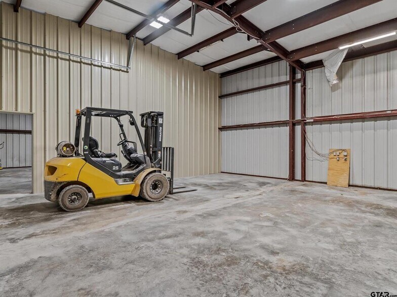 More Photos Of 702 Blackjack St, Winnsboro Flex For Sale
