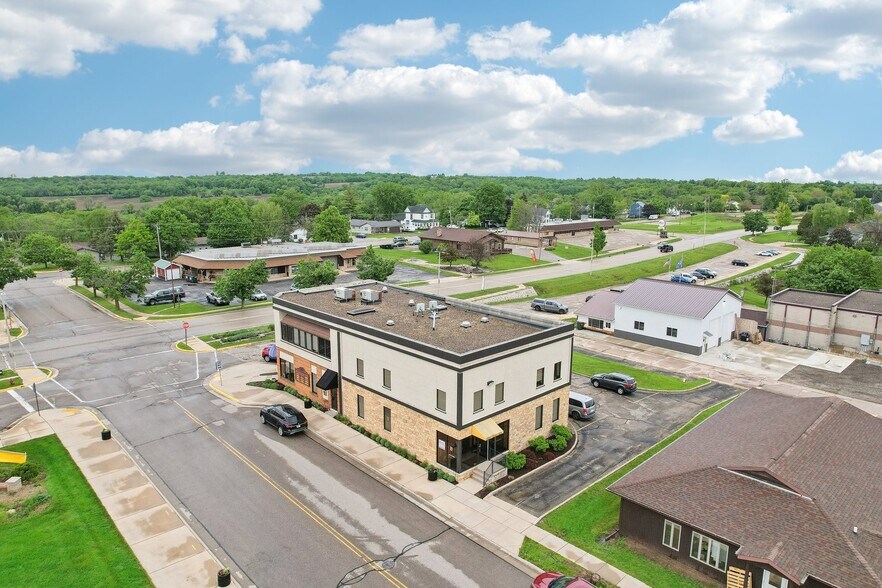 More Photos Of 101 Jones St, Barneveld General Retail For Sale