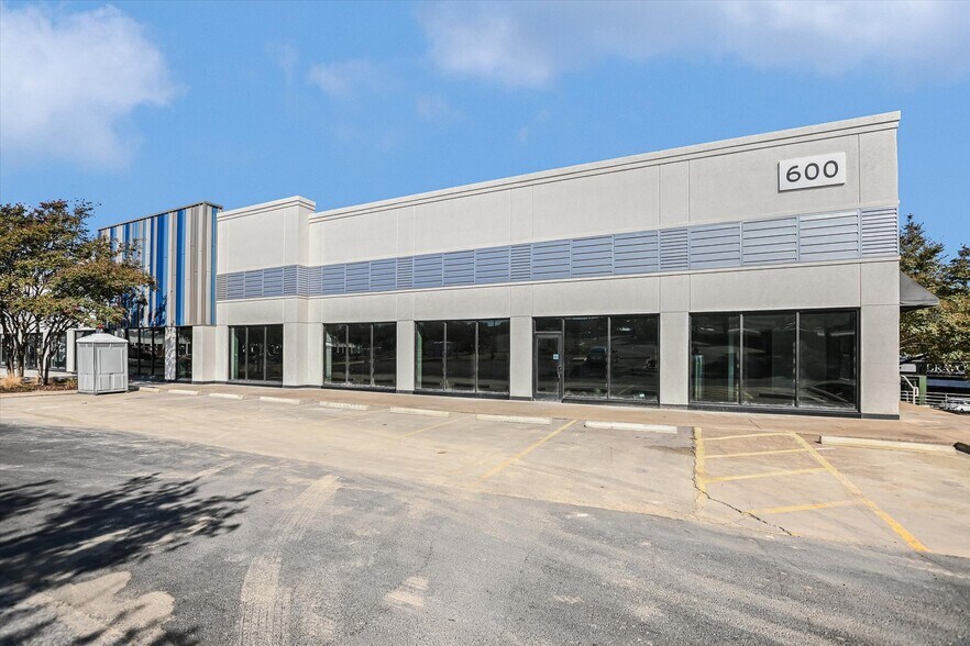 More Photos Of 4544 S Lamar Blvd, Austin Office For Sale