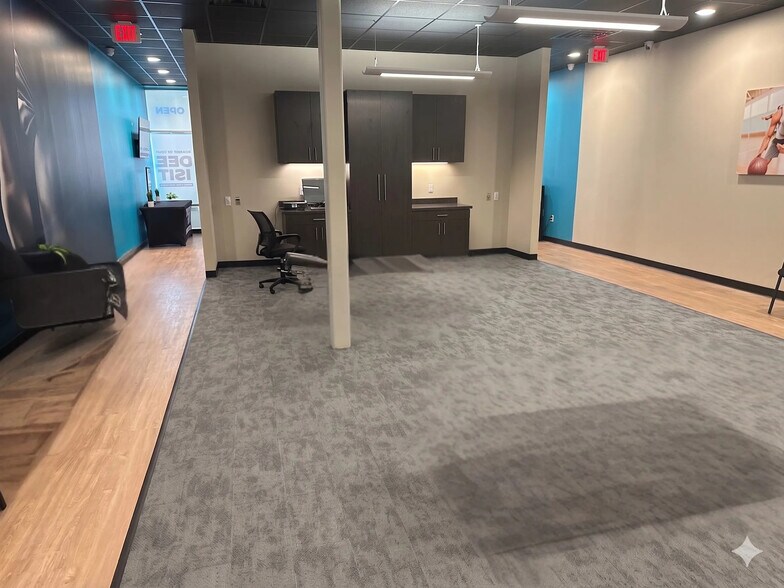 More Photos Of 852-884 E Tarpon Ave, Tarpon Springs General Retail For Lease