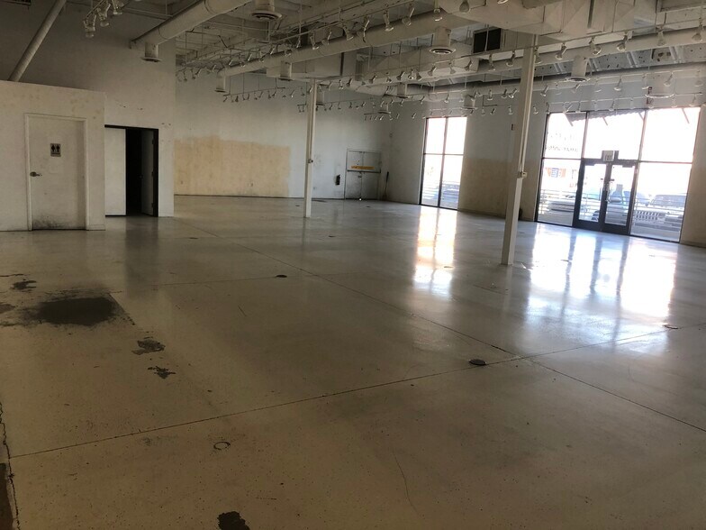 More Photos Of 4590 W Sahara Ave, Las Vegas Storefront For Lease