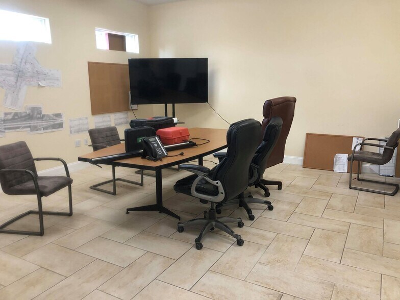 More Photos Of 11824 Jackson Rd, Thonotosassa Office Residential For Lease