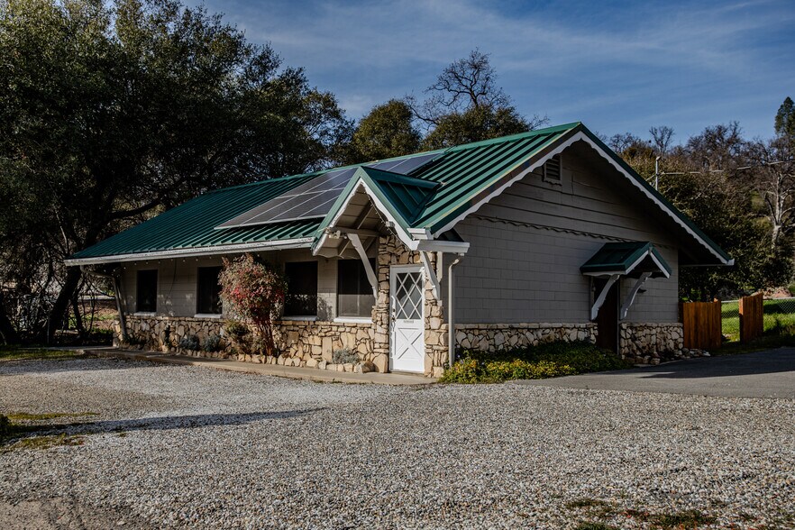 More Photos Of 35572 Highway 41, Coarsegold Office For Sale