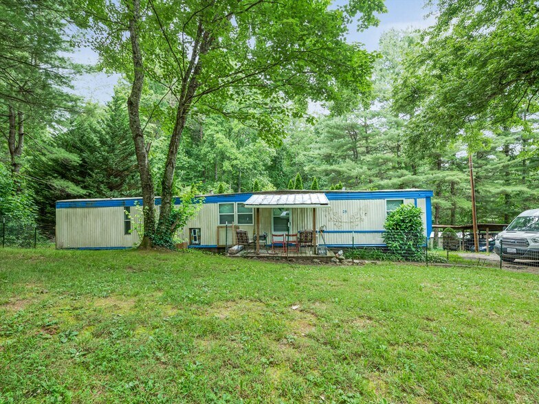More Photos Of 40 Hemlock Hill Dr, Arden Manufactured Housing Mobile Home Park For Sale