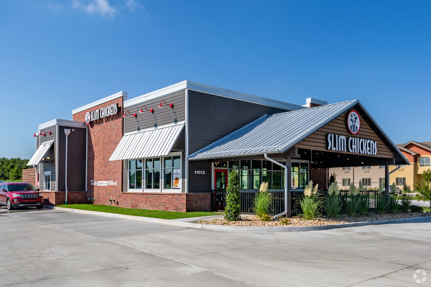 Primary Photo Of 11012 E 81st St, Tulsa Fast Food For Sale