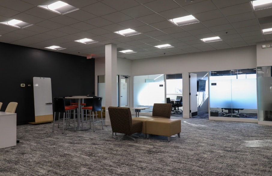 More Photos Of 11340 Blondo St, Omaha Loft Creative Space For Sale