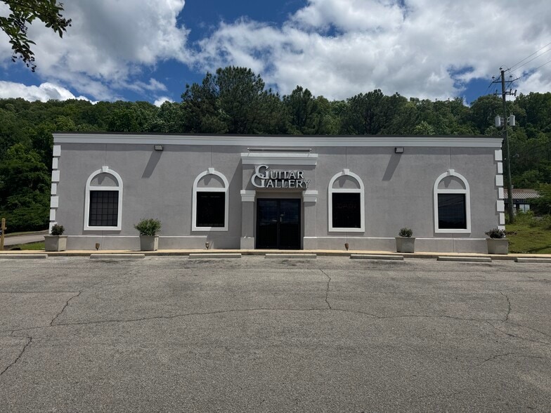 More Photos Of 2621 Pelham Pky, Pelham Freestanding For Sale