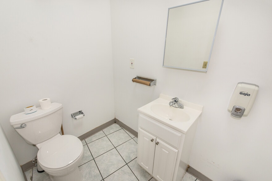 More Photos Of 124 Johnson St, Newark Warehouse For Sale