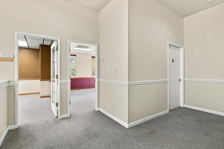 More Photos Of 403 W 11th St, Tracy Office For Sale