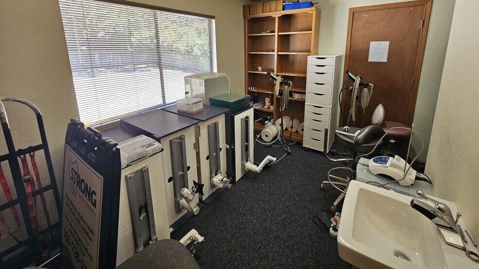 More Photos Of 301 SW Belair Dr, Clatskanie Medical For Sale