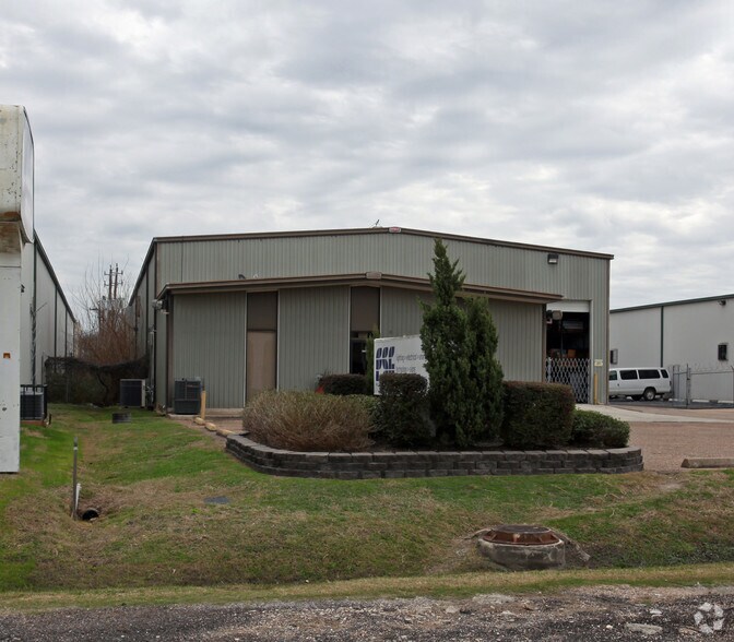 More Photos Of 5094 Steadmont Dr, Houston Manufacturing For Lease