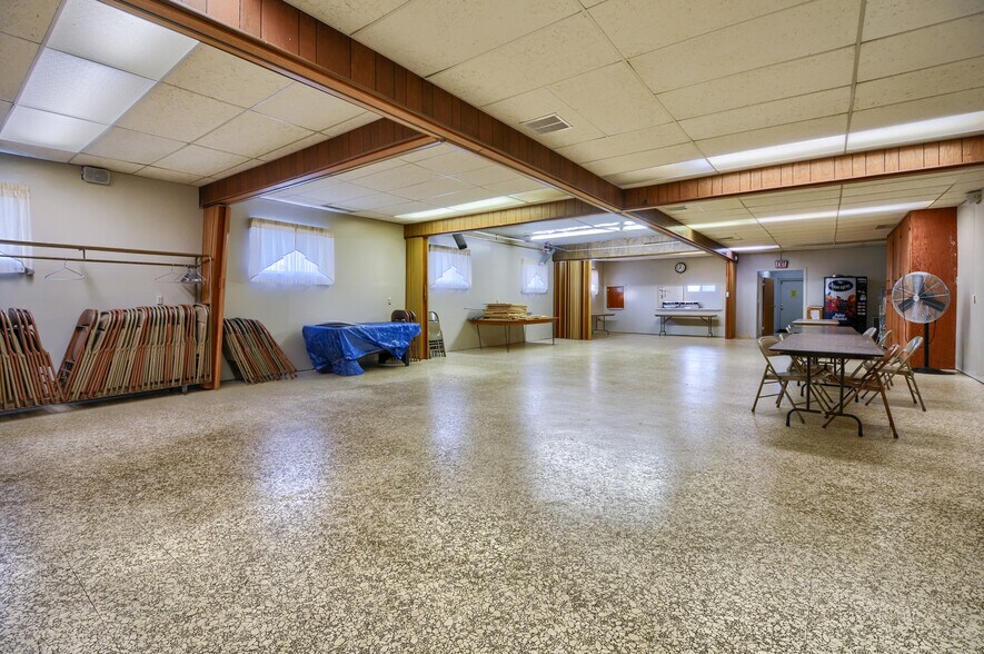 More Photos Of 3306 Lippincott Blvd, Burton Specialty For Sale