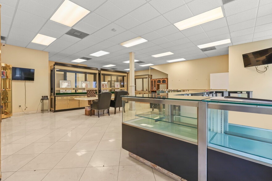 More Photos Of 176-178 S Alvarado St, Los Angeles Medical For Sale