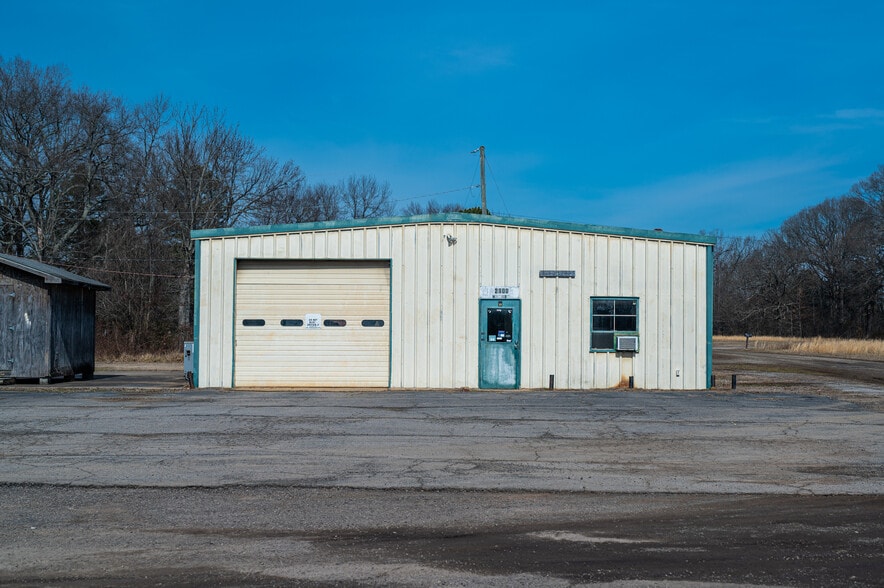 More Photos Of 2100 W Main St, Clarksville Industrial For Sale