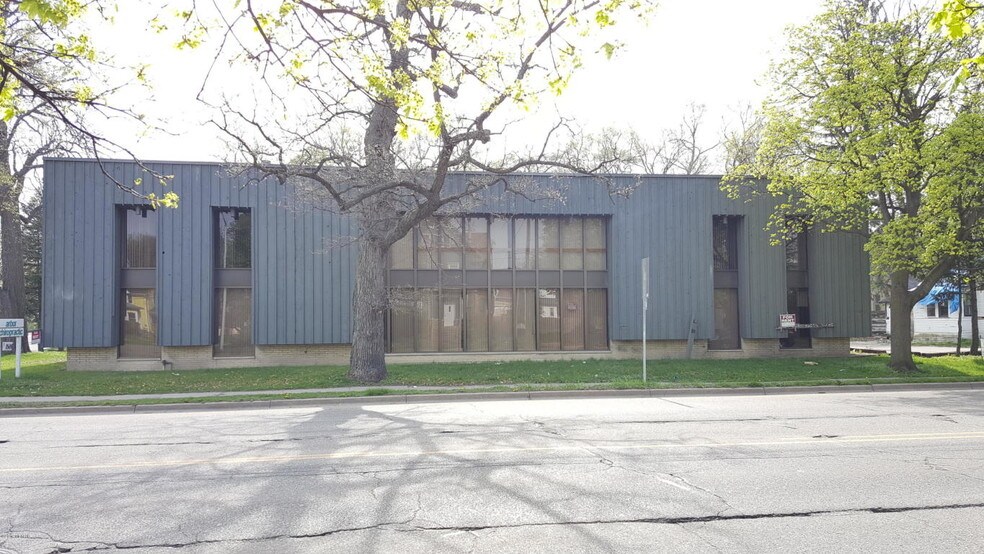 Primary Photo Of 1511 Portage St, Kalamazoo Medical For Sale