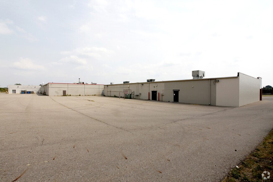 More Photos Of 9098-9136 Miller Rd, Swartz Creek General Retail For Sale
