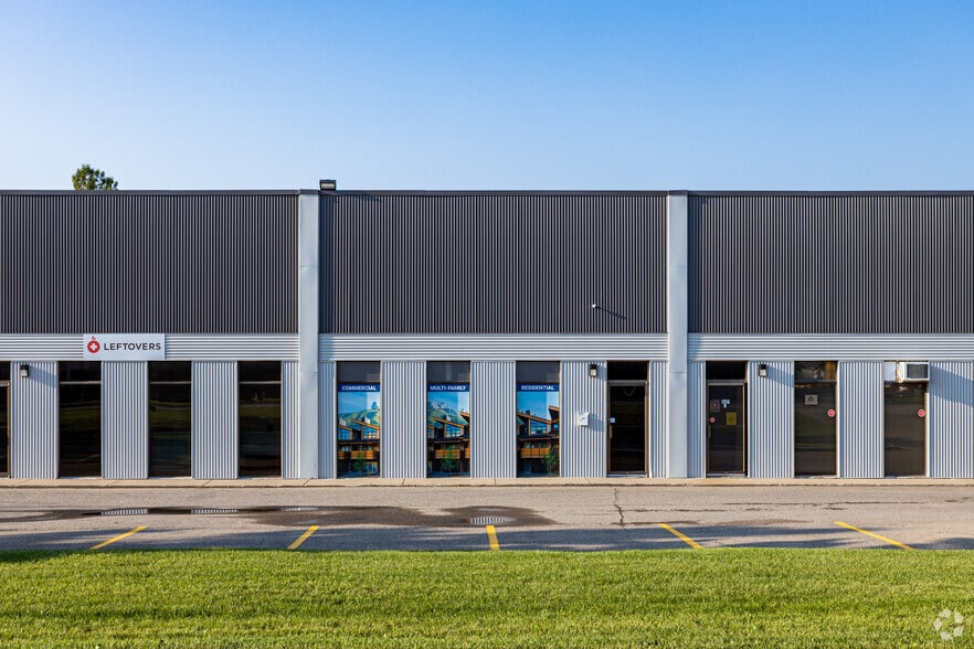 More Photos Of 1925 39th Ave NE, Calgary Showroom For Lease
