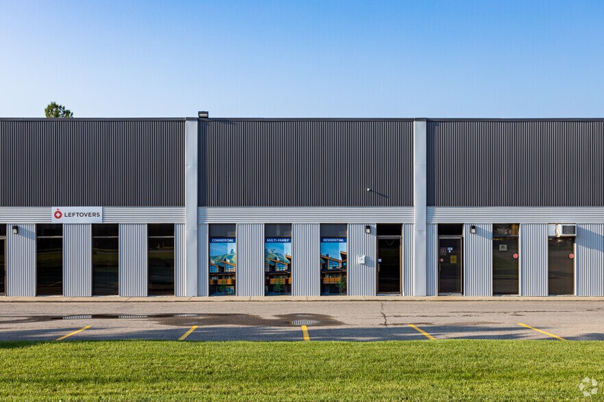 More Photos Of 1925 39th Ave NE, Calgary Showroom For Lease