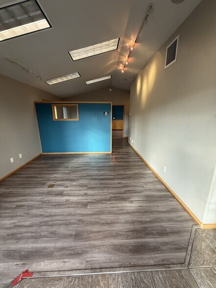 More Photos Of 917 SW Highland Ave, Redmond Office For Lease