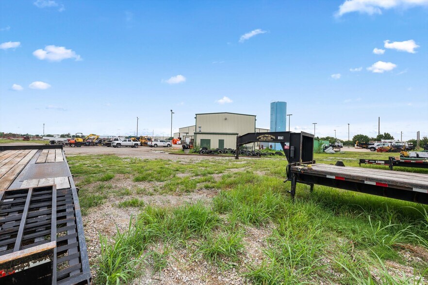 More Photos Of 12400 S Sunnylane Rd, Moore Manufacturing For Lease