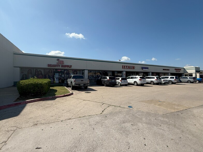 More Photos Of 1113 W Pipeline Rd, Hurst Unknown For Lease