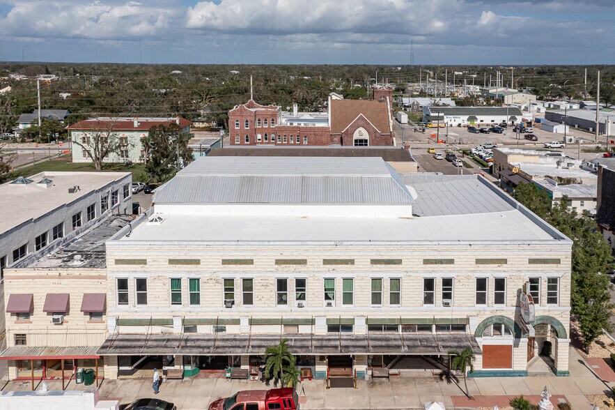 More Photos Of 106 W Oak St, Arcadia Storefront For Sale