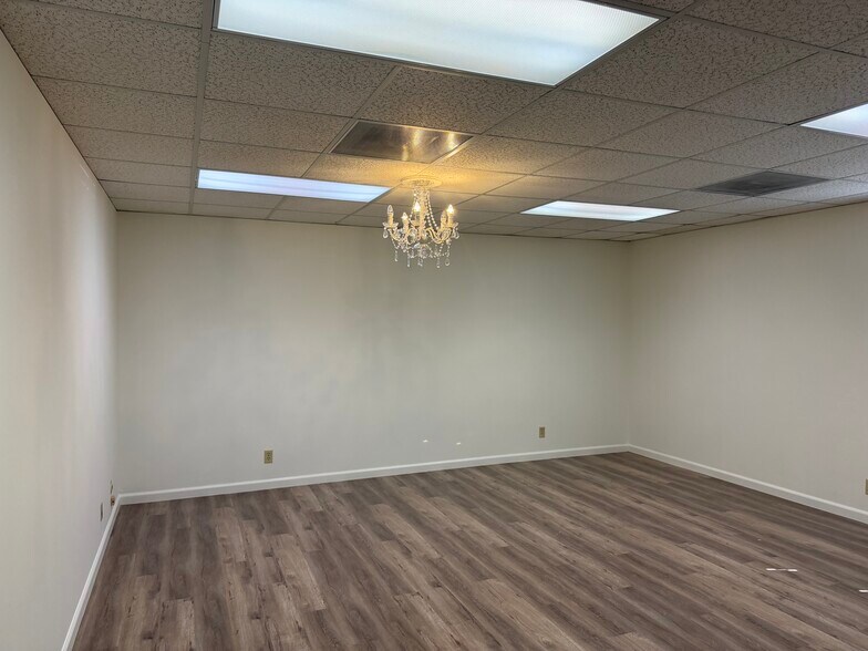 More Photos Of 3814 Colorado Blvd, Pasadena Loft Creative Space For Lease