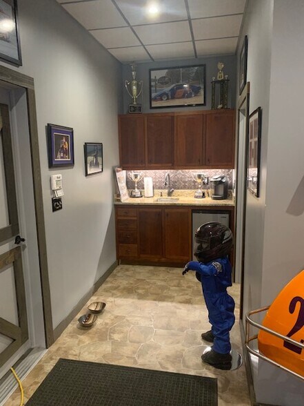 More Photos Of 4271 Calhoun Memorial Hwy, Easley Showroom For Sale