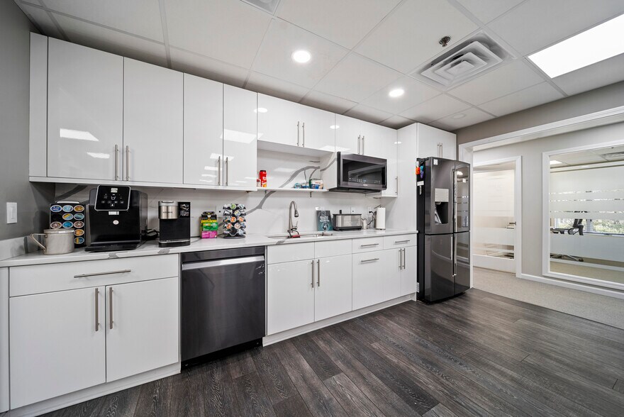 More Photos Of 75 Gilcreast Rd, Londonderry Office For Sale