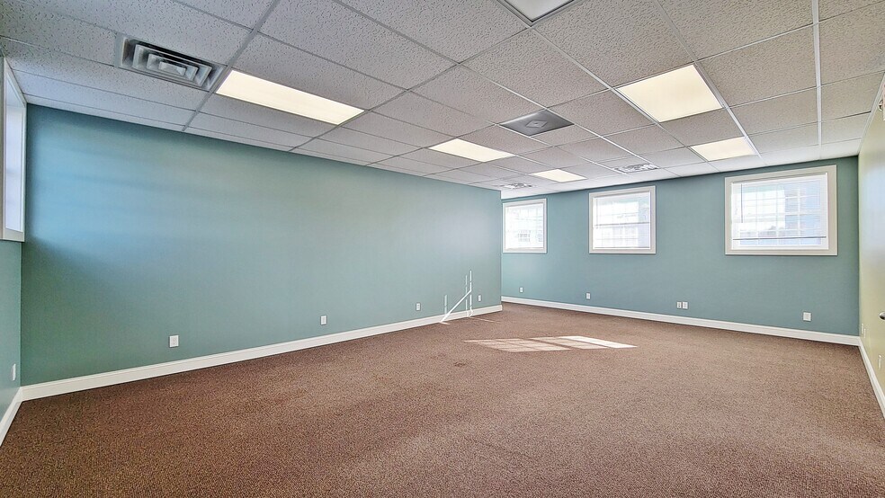 More Photos Of 2611 S Shirlington Rd, Arlington Warehouse For Lease
